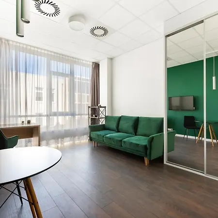 Jerozolimskie Studio 205 *